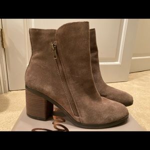 Crown Vintage brown suede ankle boots